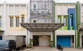 RedDoorz @ Taman Royal Tangerang